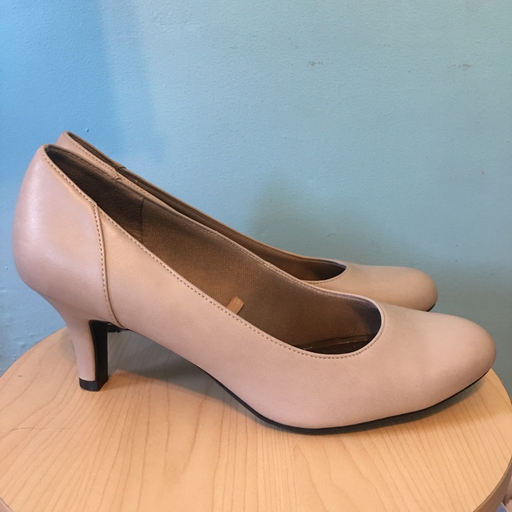 Life Stride Soft System Pumps